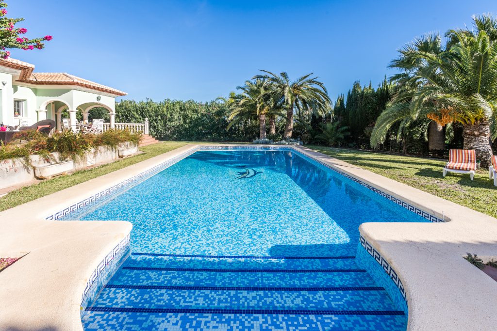 Zwembad Villa Semesa