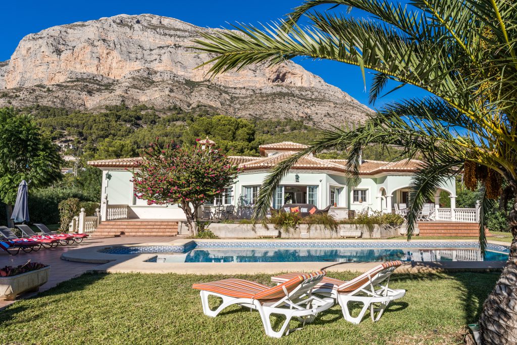 Villa Semesa met Montgó